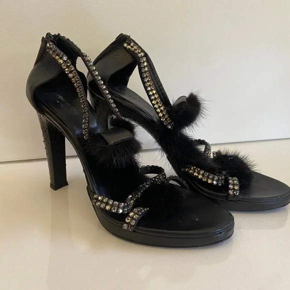 Gucci Black Leather & Rabbit Fur High Heels - Picture 2 of 13